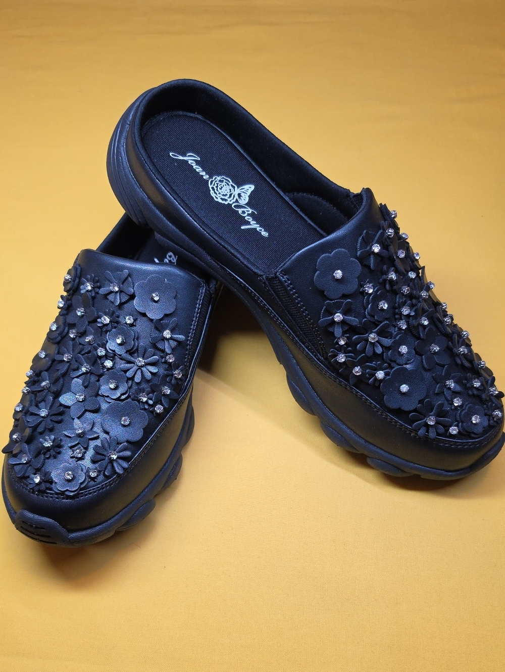 NWT Joan Boyce Heidi Rhinestone Floral Embellished Platform Mules - Black 7W
